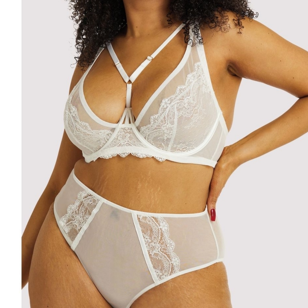 Gabi Fresh × Playful Promises Leslie set